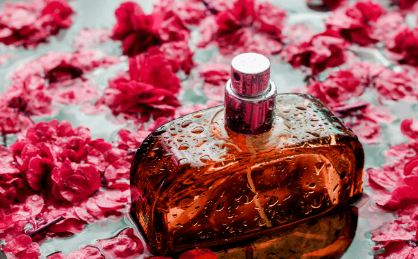 El arte de elegir tu aroma: cómo un perfume define tu identidad